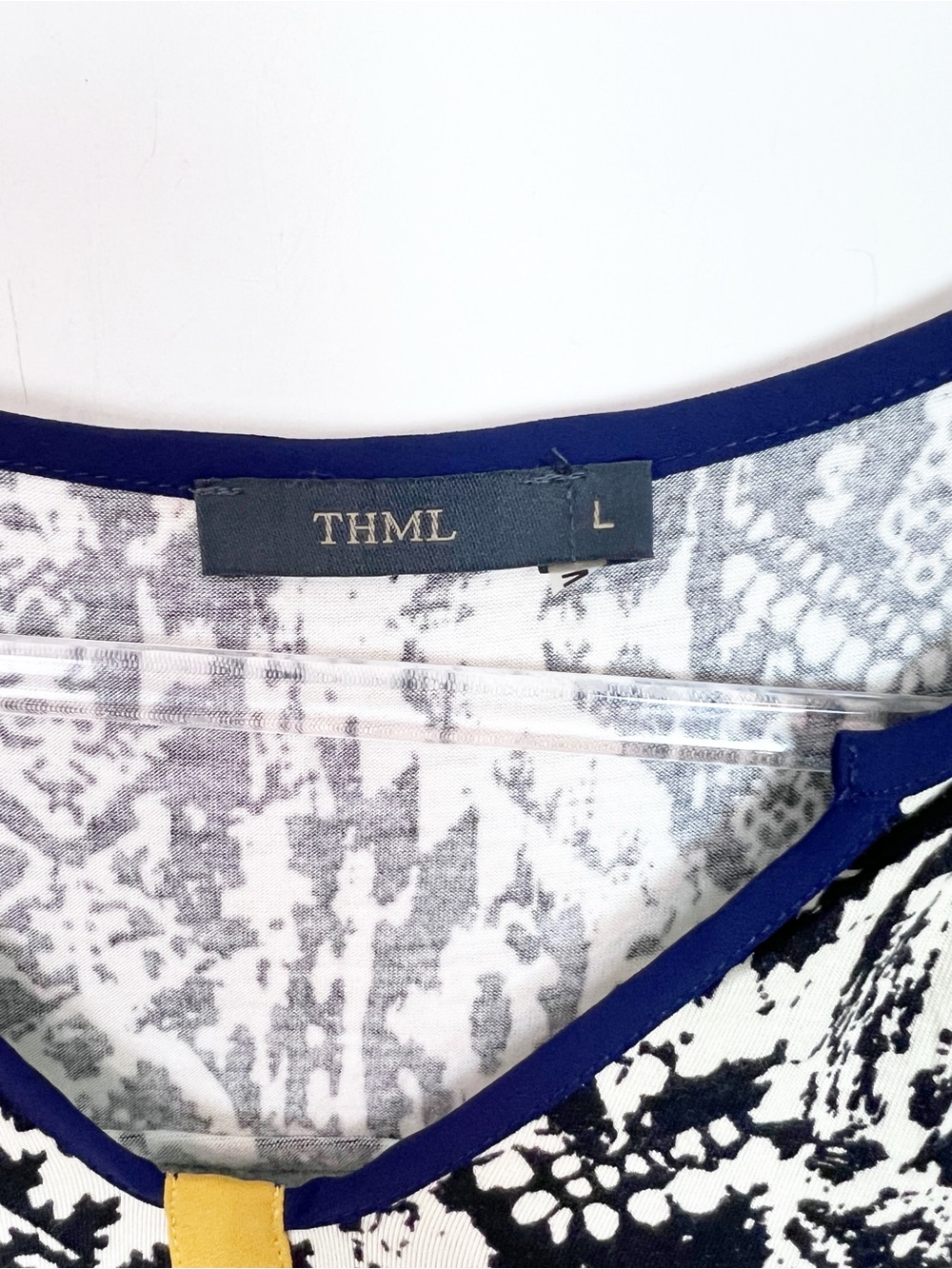 THML OFF-WHITE NAVY PATTERN SHIFT DRESS WOMENS LARGE - Picture 4 of 5